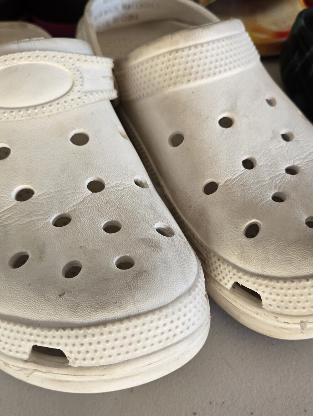 Size 9 - Four (4) Pairs Slides/Sandals CROCS - Picture 3 of 5